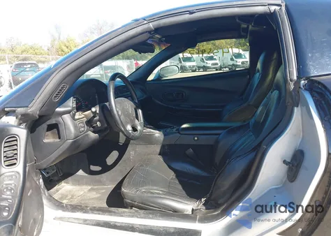 2000 Chevrolet Corvette z USA, uszkodzony, nr VIN 1G1YY22G9Y5100431